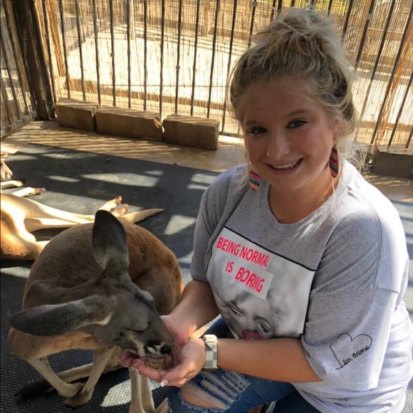 Meet your Posher, Stephanie - Picture 1 of 1